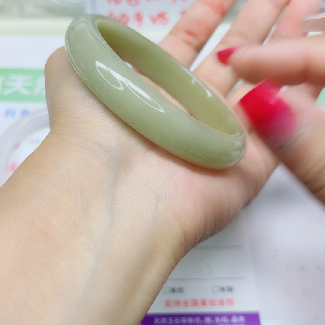 未镶嵌手镯石英质玉104/62
