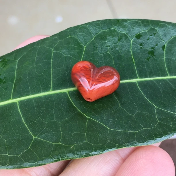 南红冰透火焰纹屁桃配饰 尺寸13.8-7.5mm 玉质细腻放漏