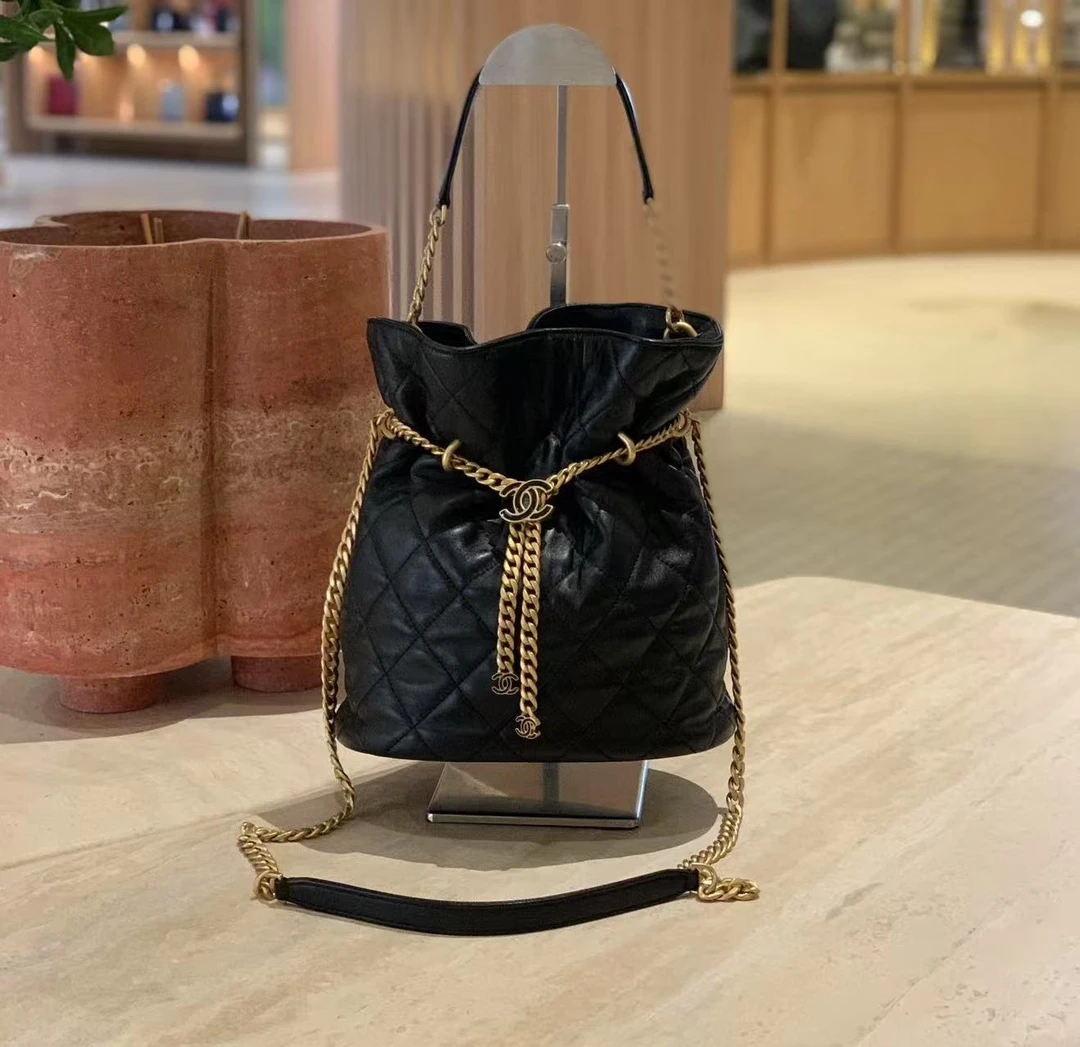 99新 Chanel/香奈儿 壹臻/22p黑金福袋水桶包 70183320