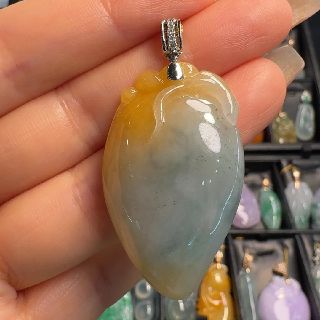 翡翠未镶嵌颈饰寿桃