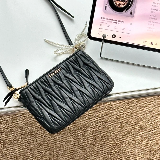 95新 MIU MIU/缪缪 黑色皮单肩腋下包