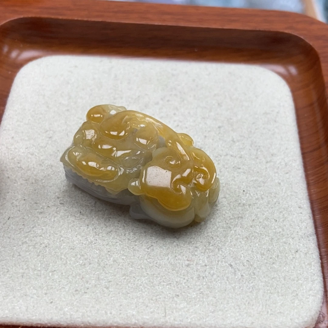 翡翠未镶嵌颈饰霸王