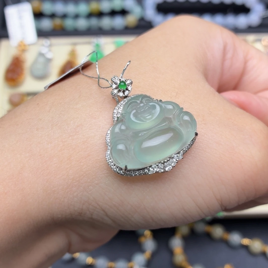 翡翠18K金镶嵌颈饰