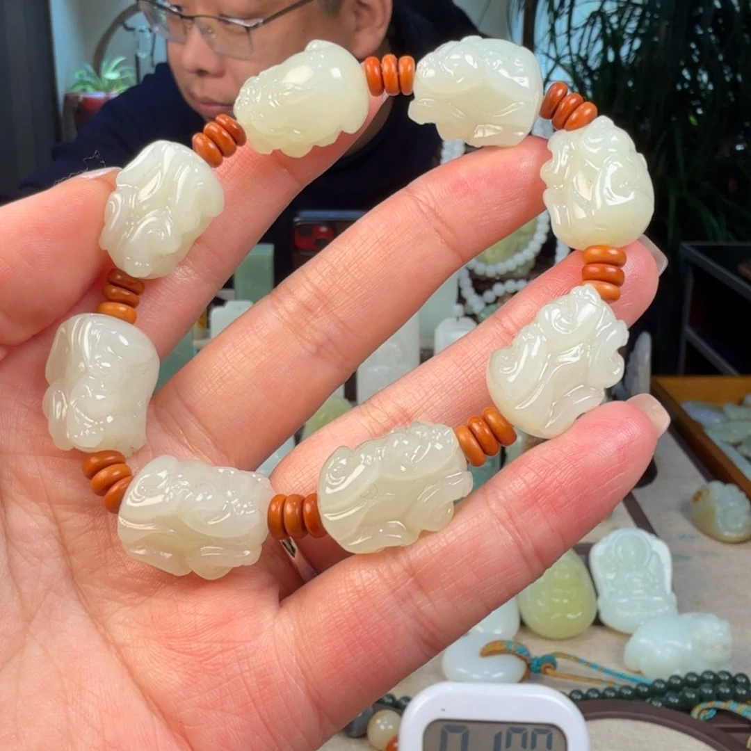 梵***語和田玉未镶嵌颈饰