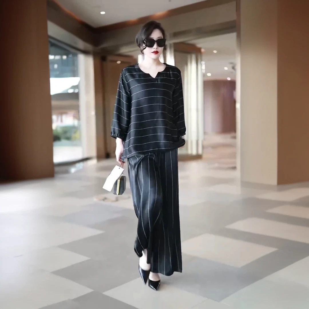 320醋酸黑色条纹套装女春季妈妈宽松显瘦高端奢华大码两件套