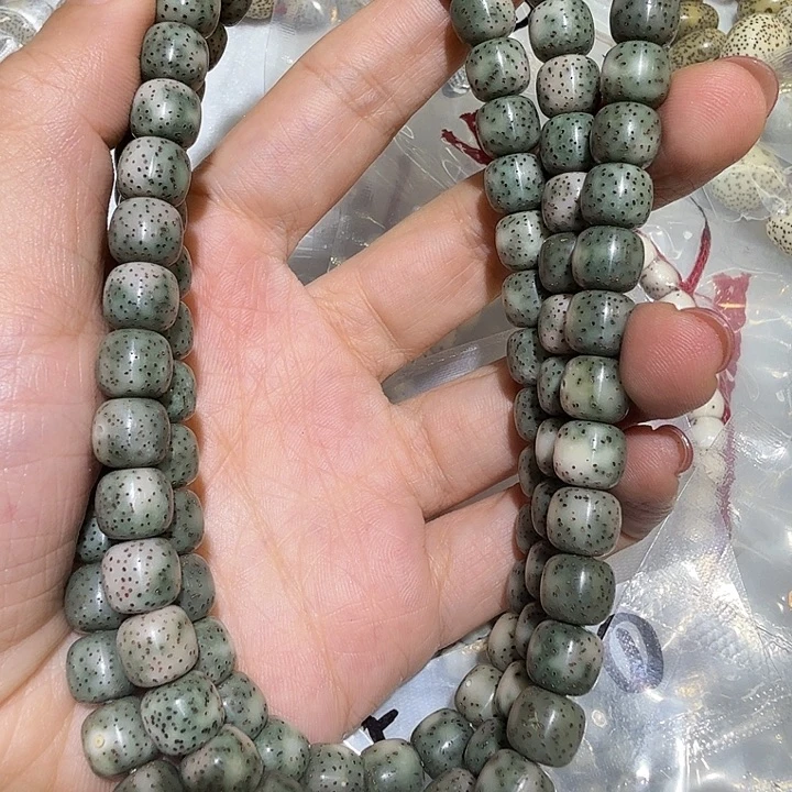 嘿***猪手串星月菩提石玉料8/9星点货