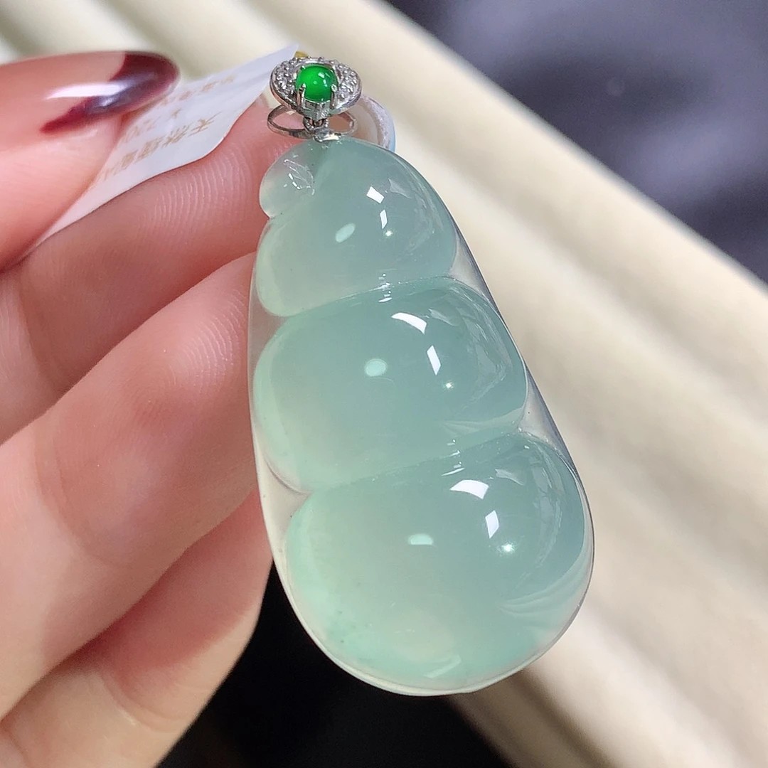 翡翠18K金镶嵌颈饰豆子