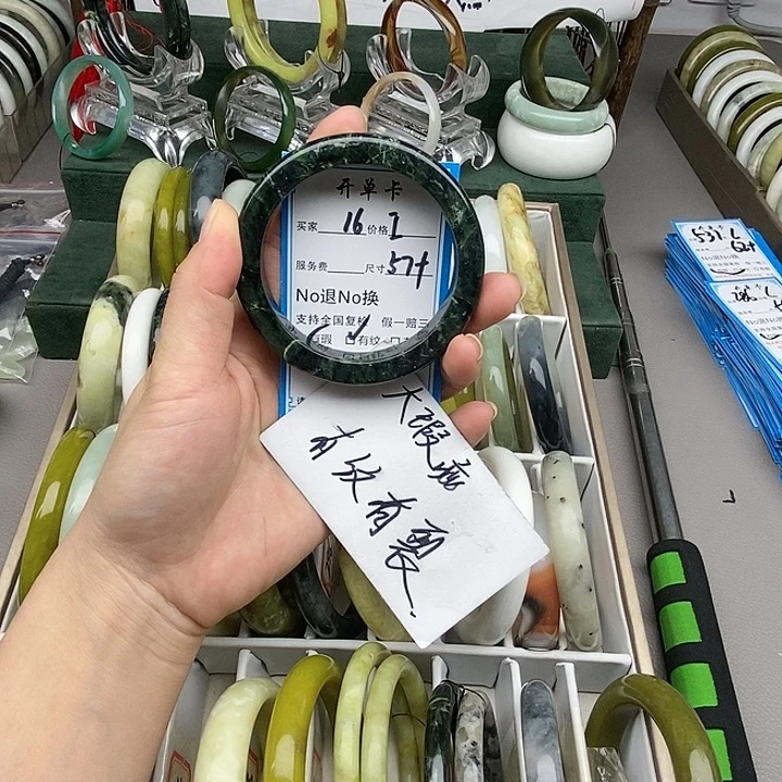 蛇纹石玉未镶嵌手镯
