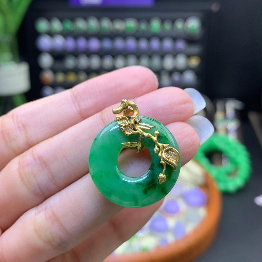 翡翠18K金镶嵌颈饰