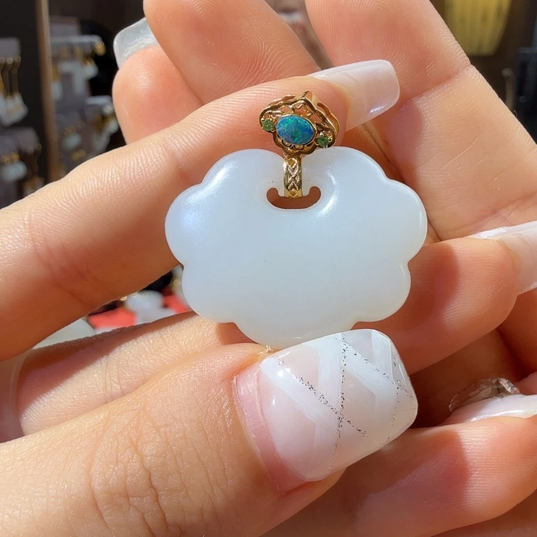 和田玉18K金镶嵌颈饰