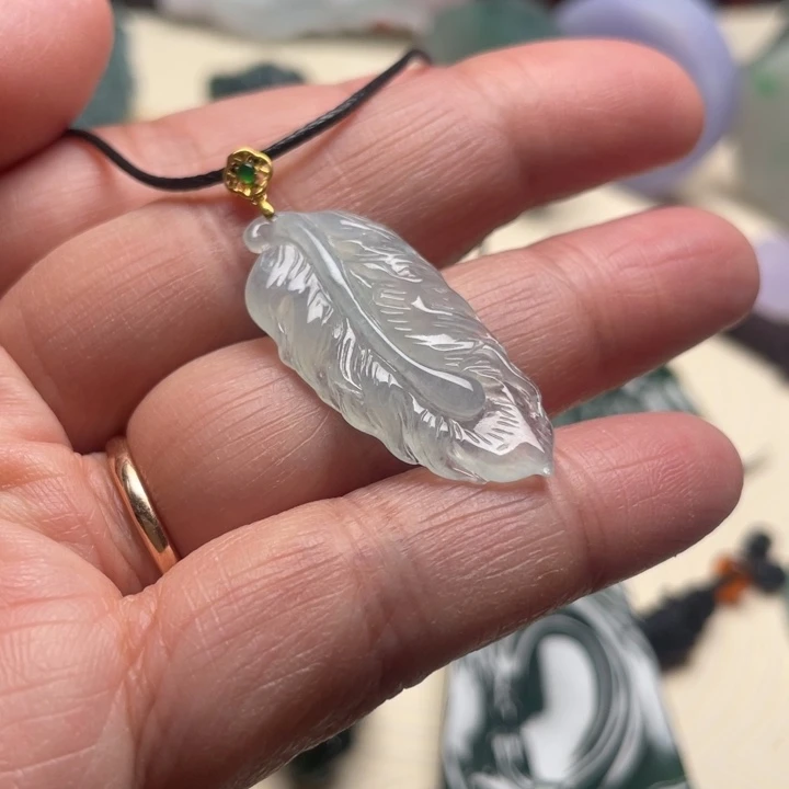 翡翠颈饰未镶嵌羽毛