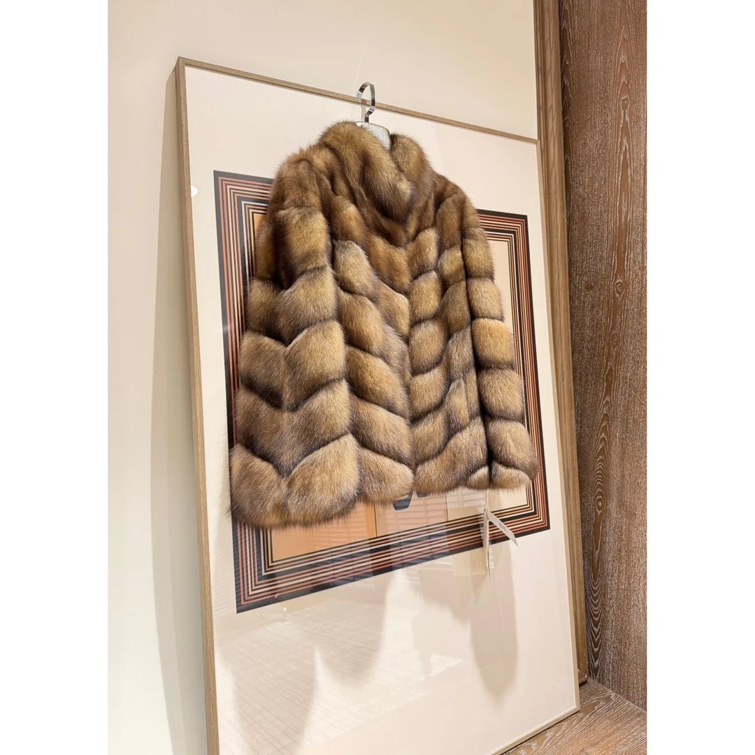 讴咪 2025新款满天星S2斜排短款三角袖立领俄罗斯皮草大衣  OM273