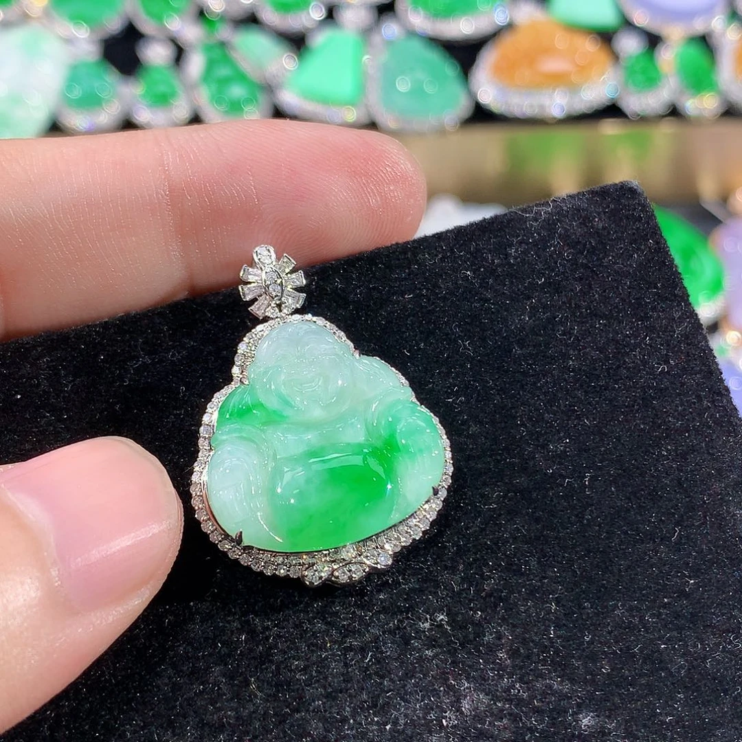 翡翠18K金镶嵌颈饰