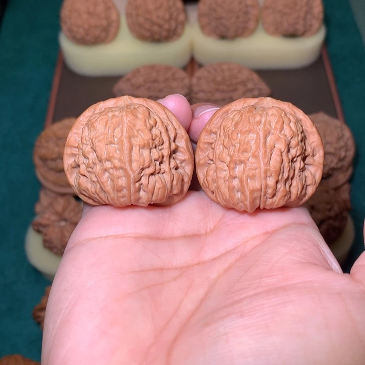 核桃文玩核桃把件黑马