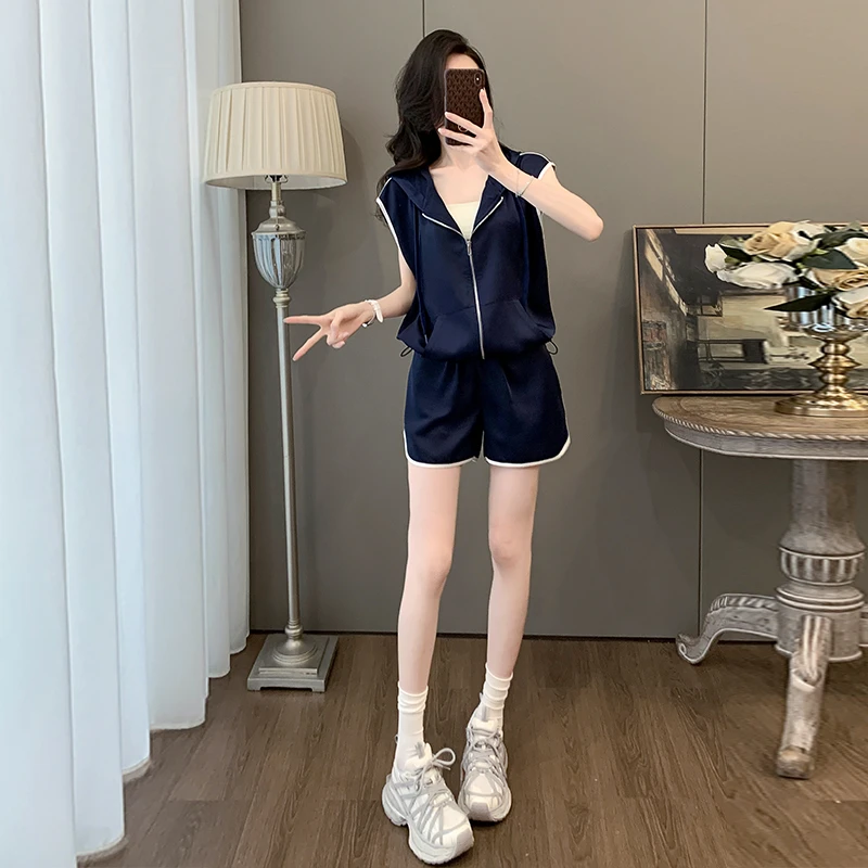 连帽拉链飞飞短袖上衣女夏季欧货高腰阔腿短裤减龄运动两件套装