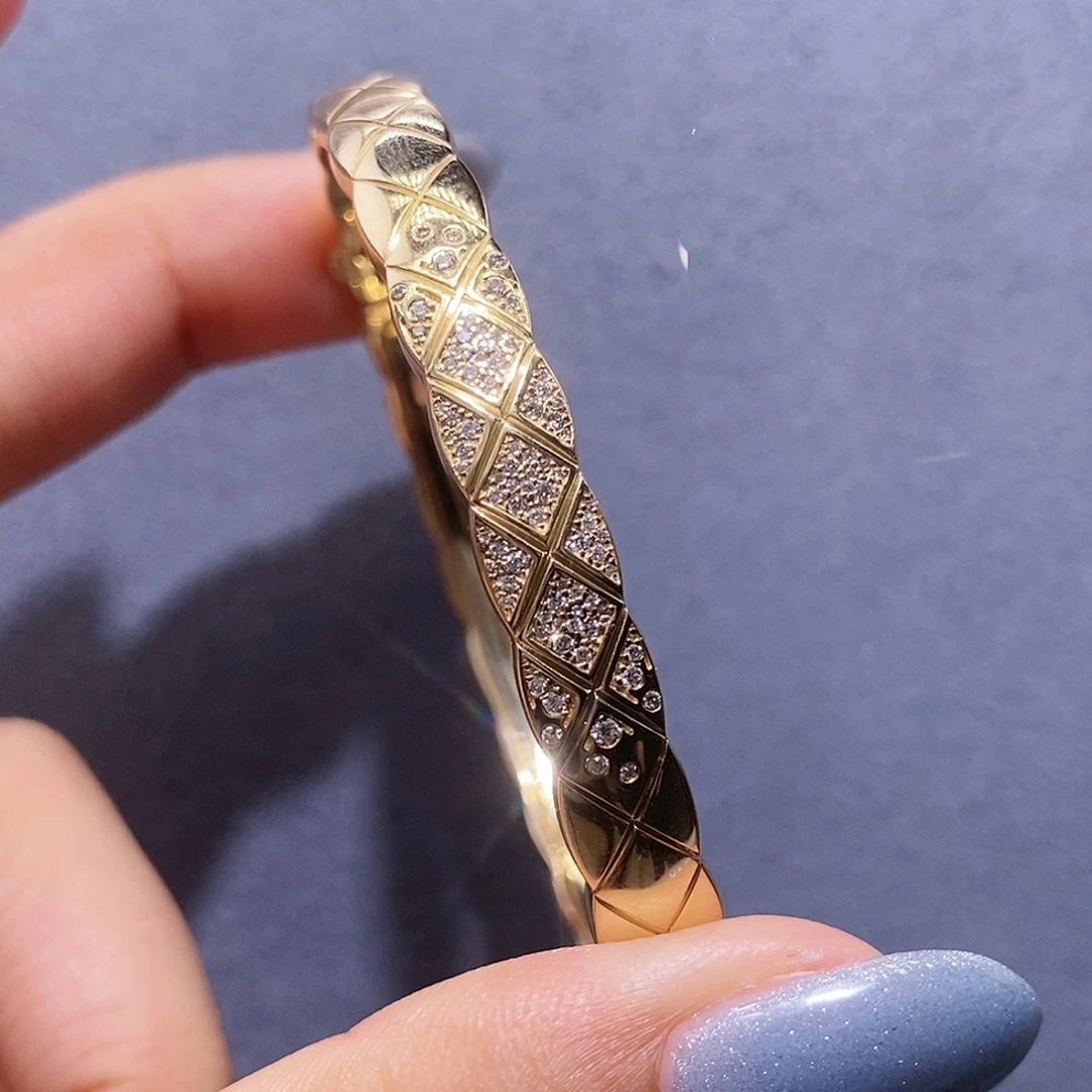 手镯18K金镶嵌钻石k黄菱格手镯