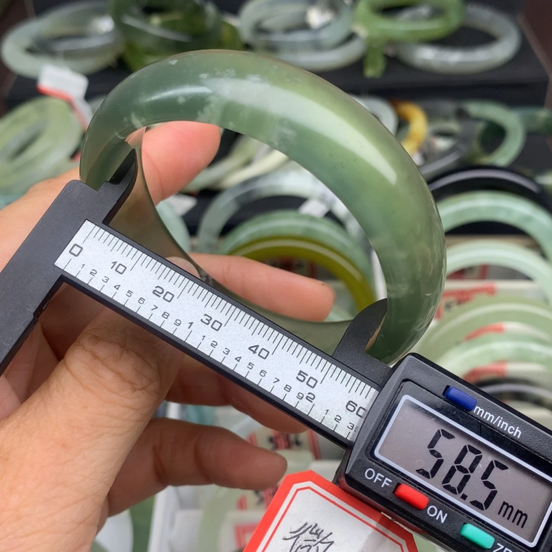 蛇纹石玉未镶嵌手镯553