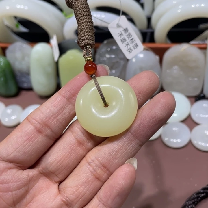 吊坠(赠链)未镶嵌和田玉（黄玉）
