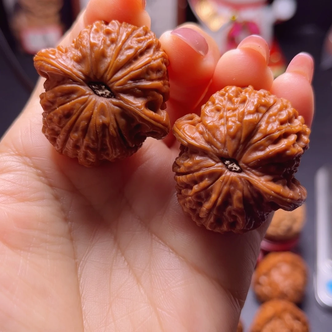 文玩核桃吊坠全品，货头，美底血麒麟