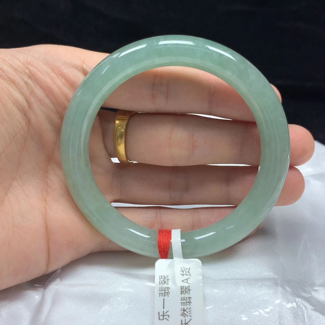 翡翠未镶嵌手镯（圆镯）55.6