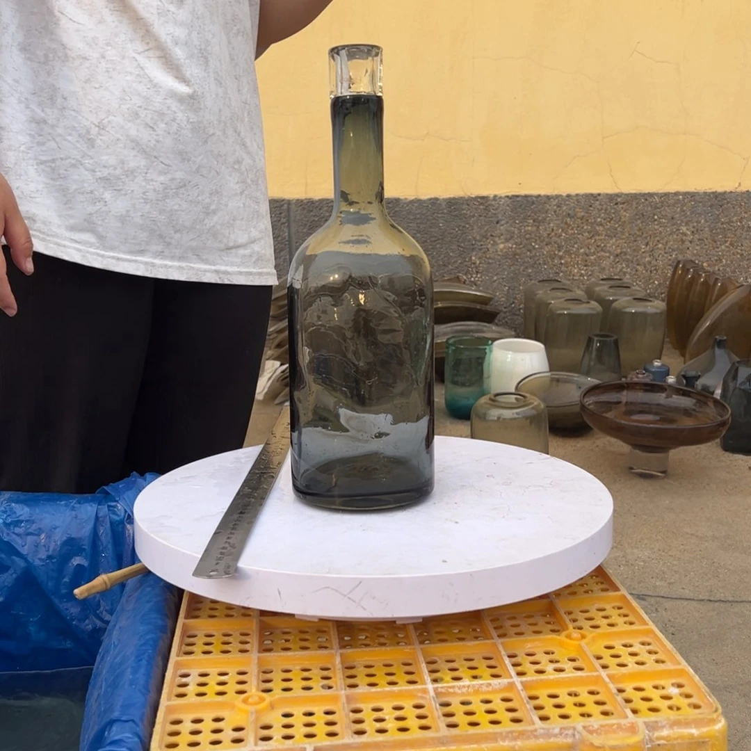 烟灰色琉璃花器摆件高度38微瑕