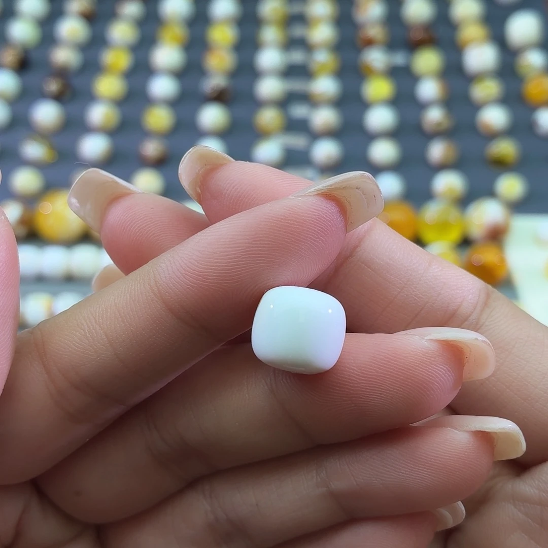 琥珀未镶嵌裸石12.3