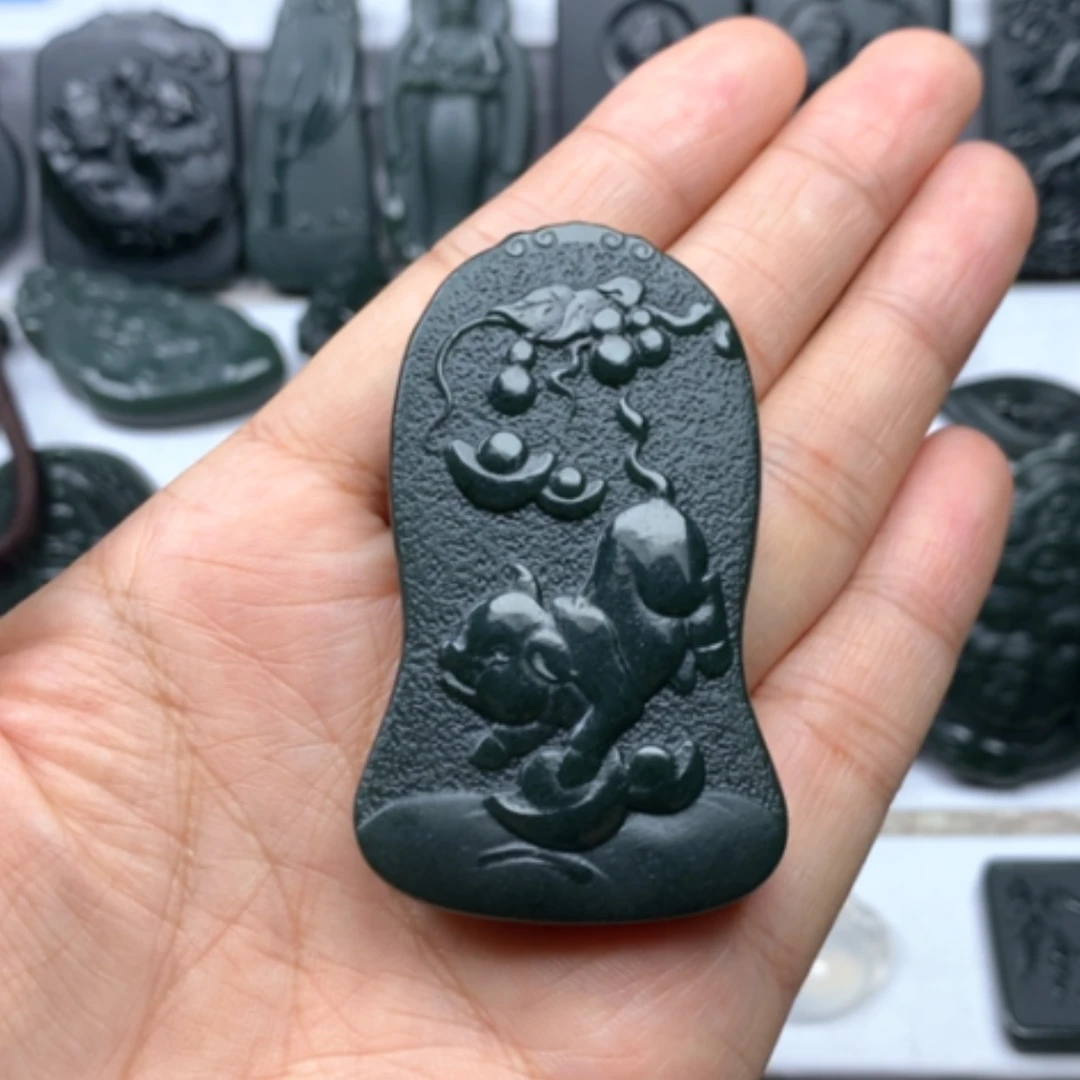 【闪购商品】颈饰未镶嵌和田玉双面雕刻