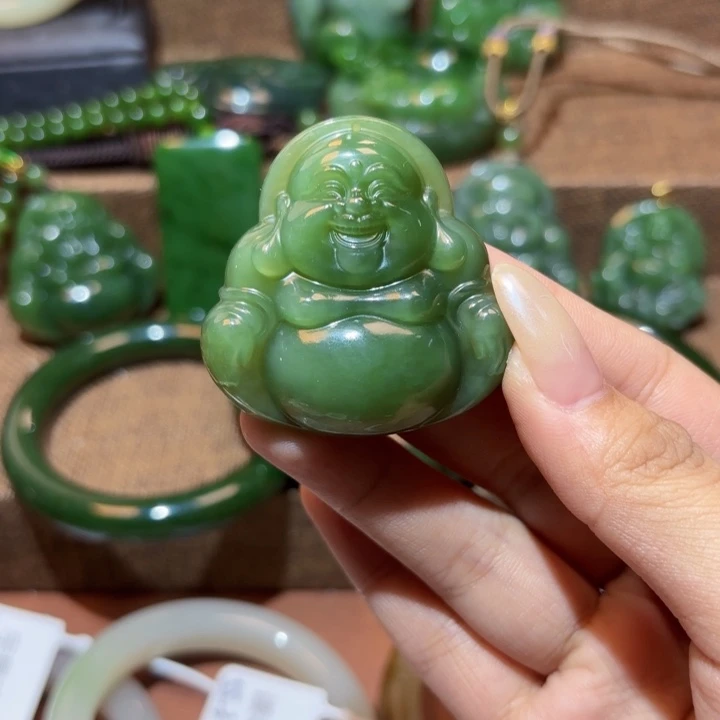 颈饰未镶嵌和田玉（碧玉）