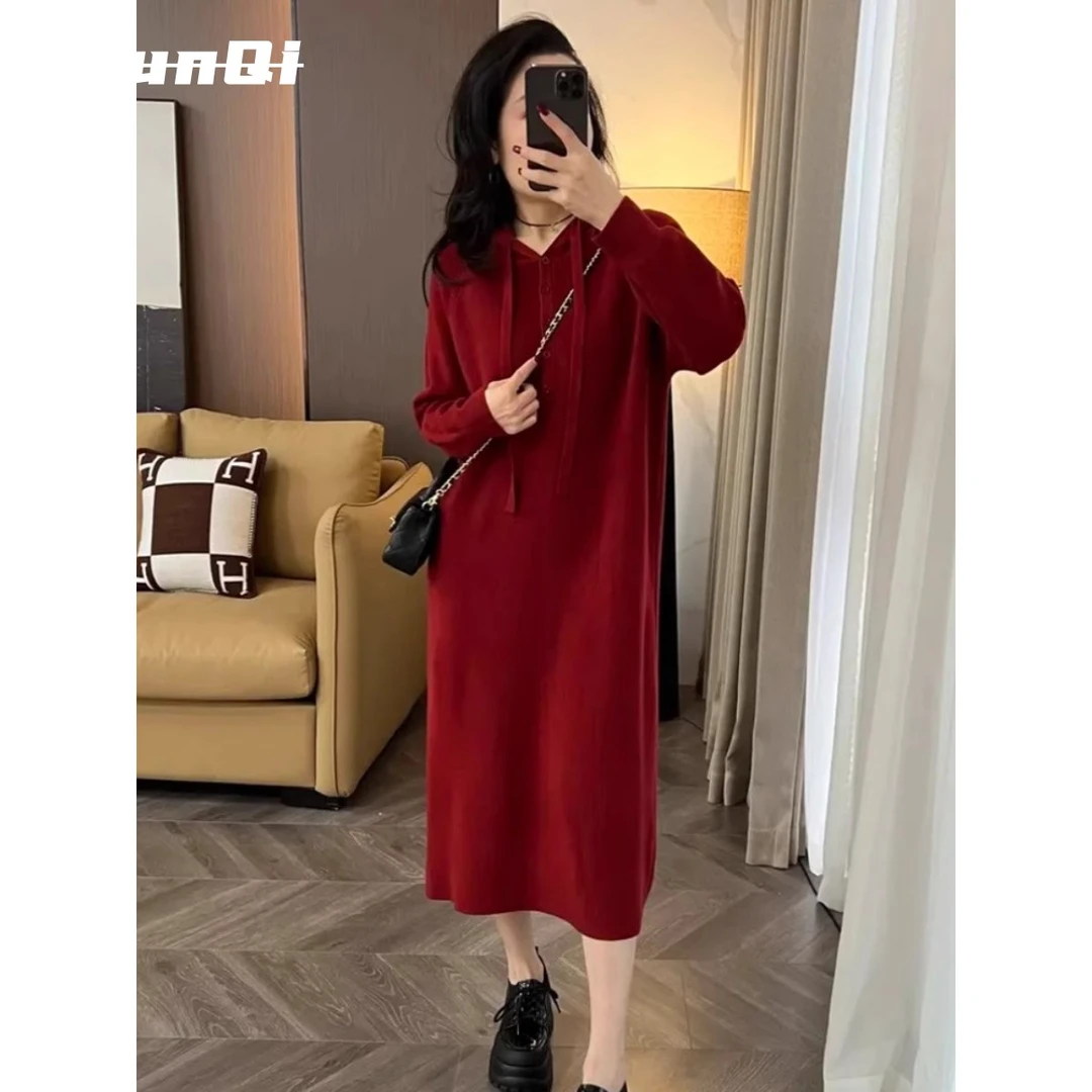 淳启法式红色连帽针织连衣裙女秋冬大码胖mm慵懒风内搭打底毛衣裙