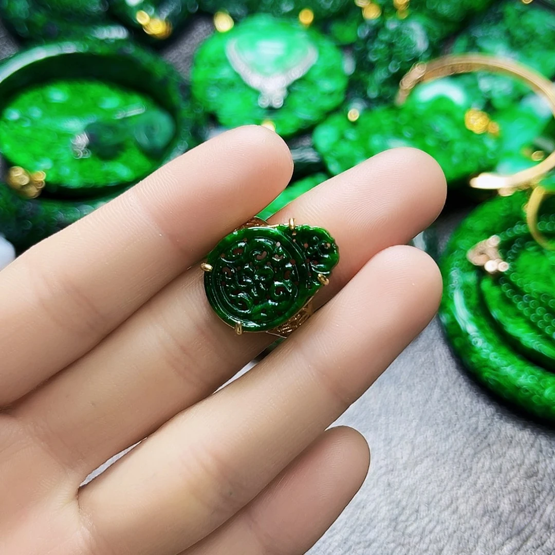 颈饰未镶嵌翡翠多样性