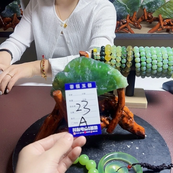 蛇纹石玉岫玉原石未镶嵌小*勒