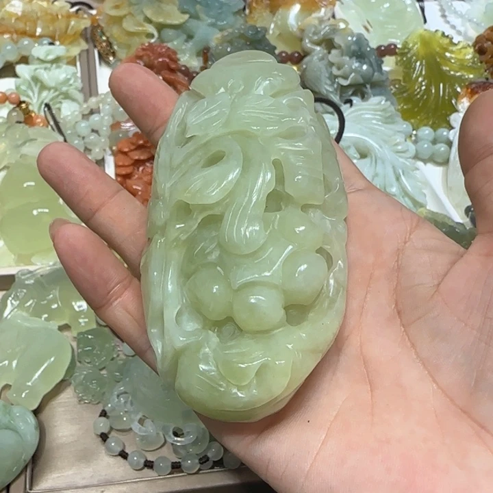 蛇纹石玉吊坠未镶嵌
