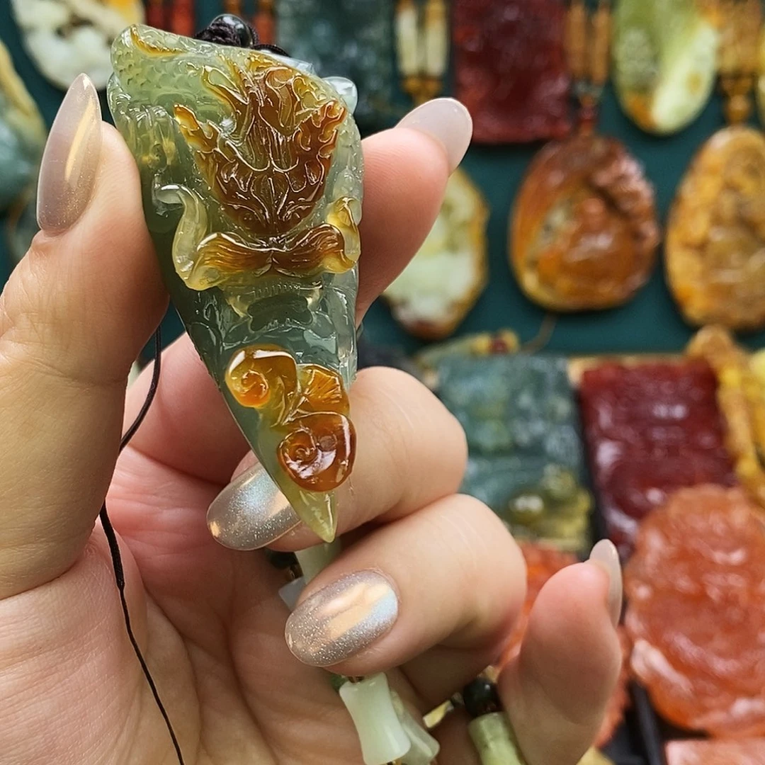 蛇纹石玉未镶嵌颈饰特价龙牙