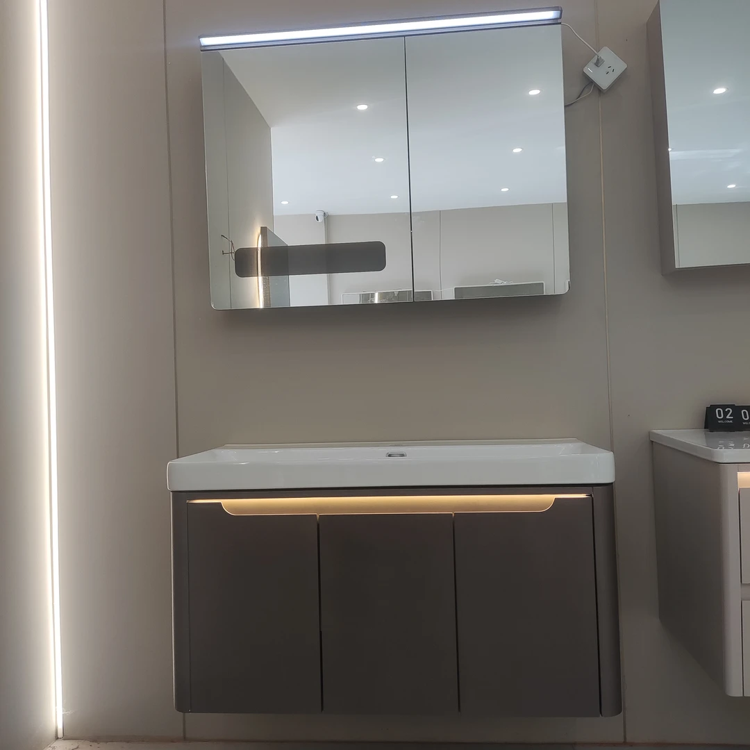 SENSGO/尚上居2025新款网红款金属烤漆橡胶木烤漆浴室柜组合