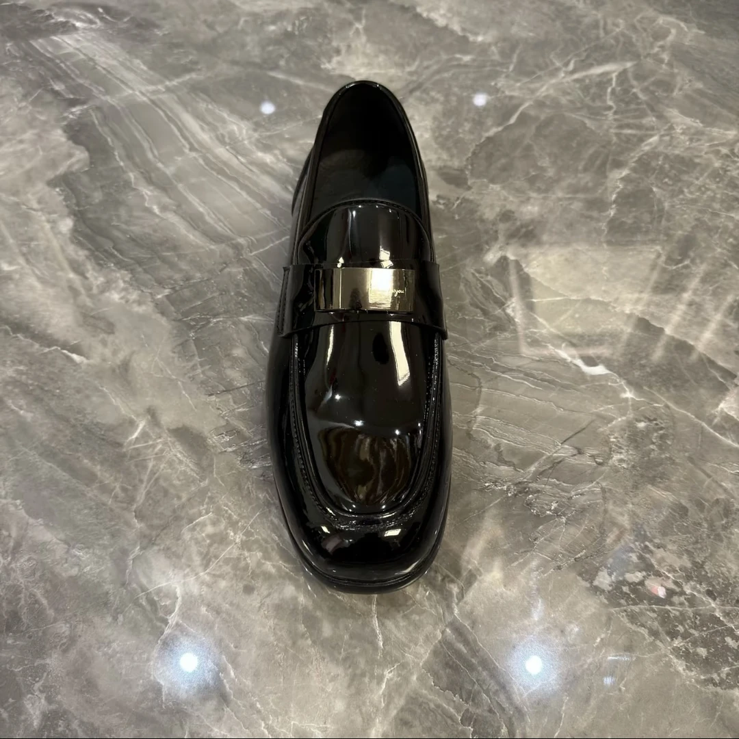 9555欧洲站男潮牌欧货男鞋休闲皮鞋商务鞋漆皮净版厚底乐福鞋男鞋