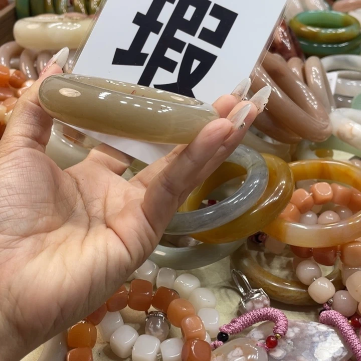 幸***天石英质玉未镶嵌珠宝奇石