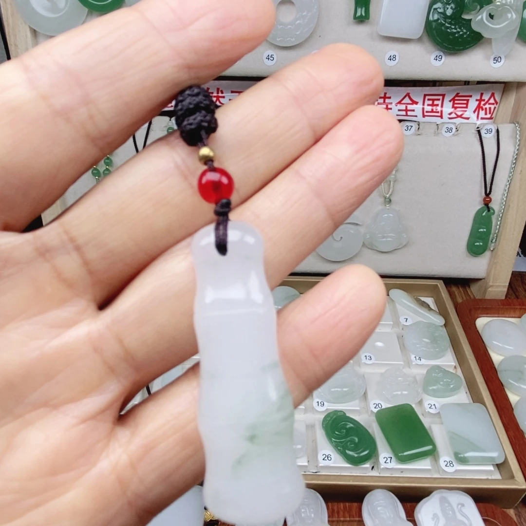 石英质玉（天山翠）合金颈饰