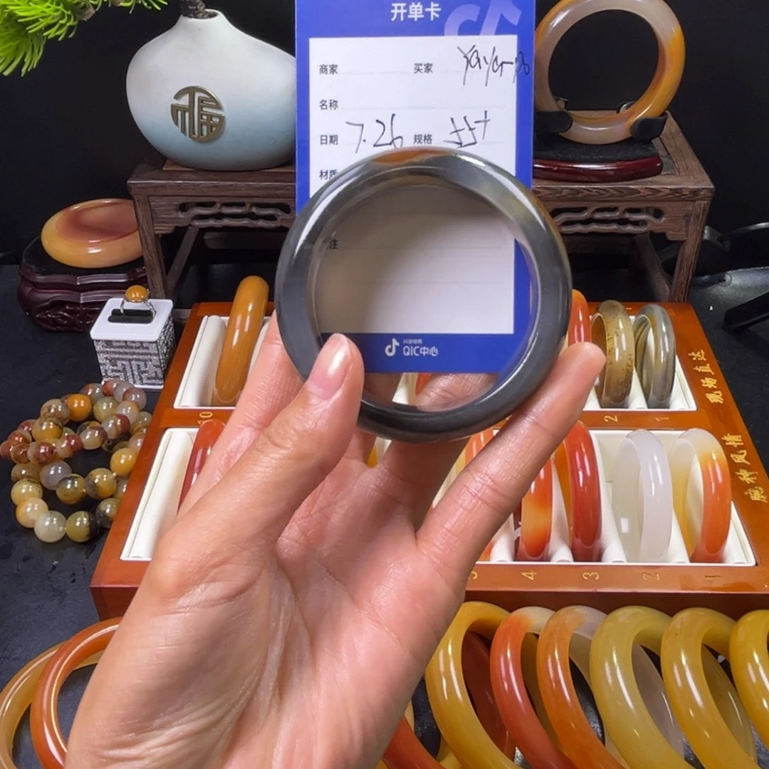 石英质玉手镯未镶嵌Y****o
