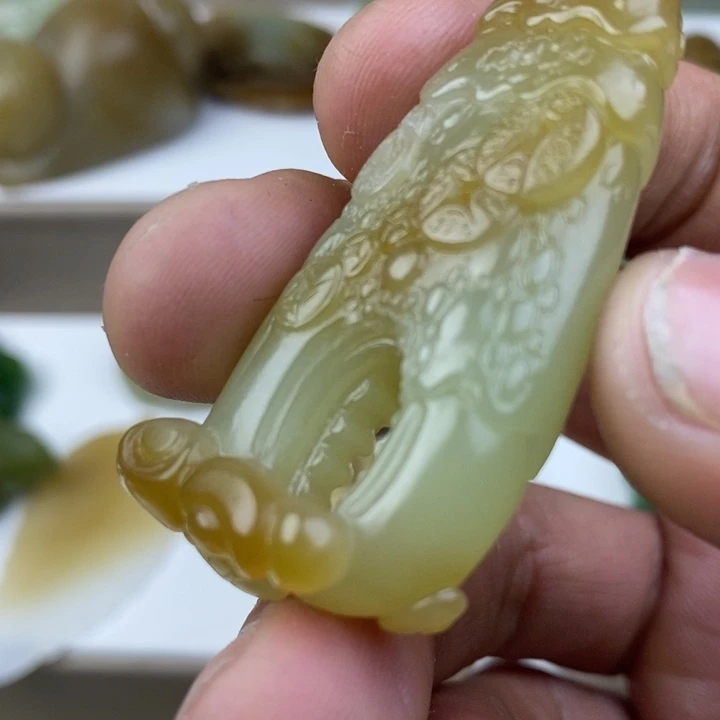 和田玉（糖玉）未镶嵌颈饰