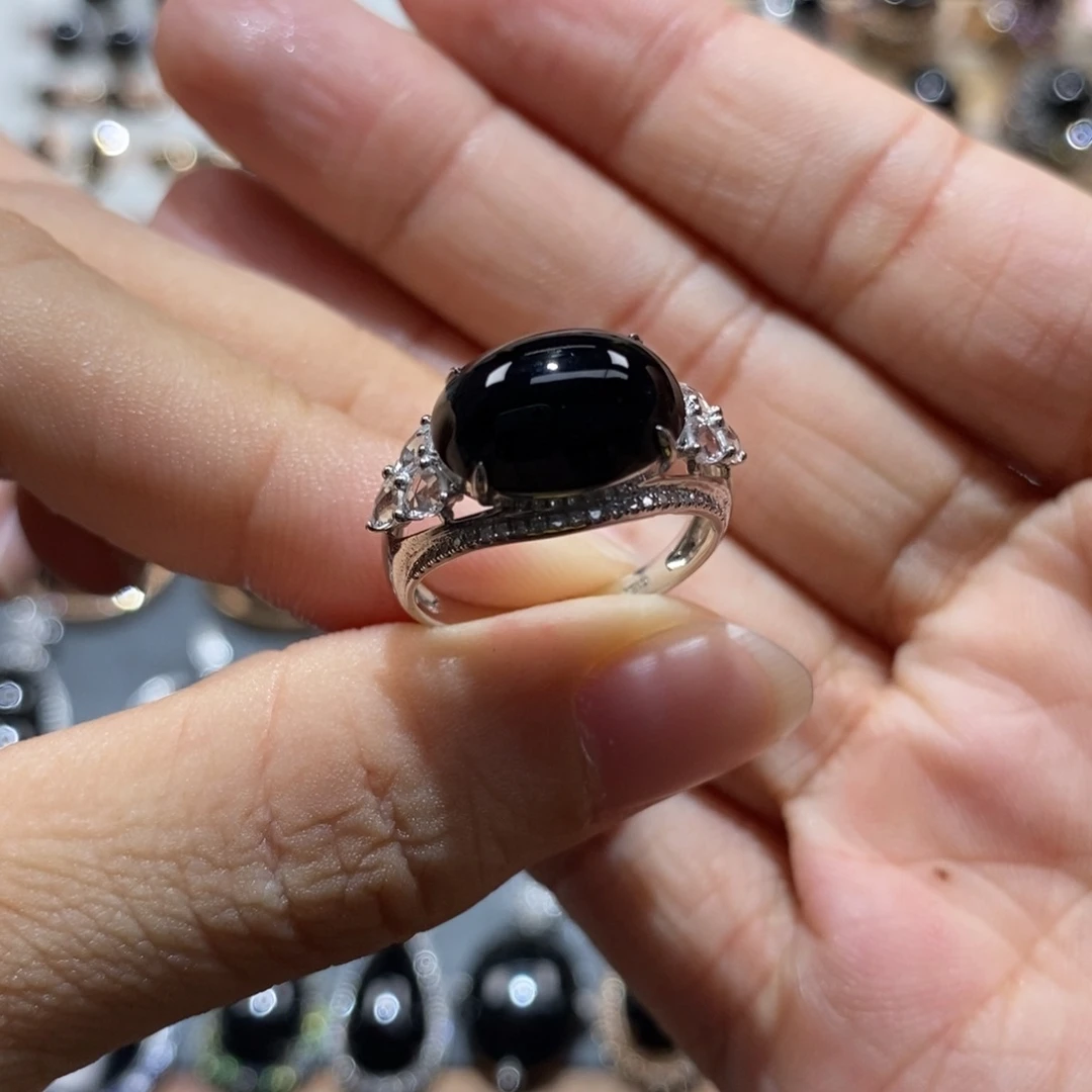 18K金镶嵌戒指翡翠墨翠