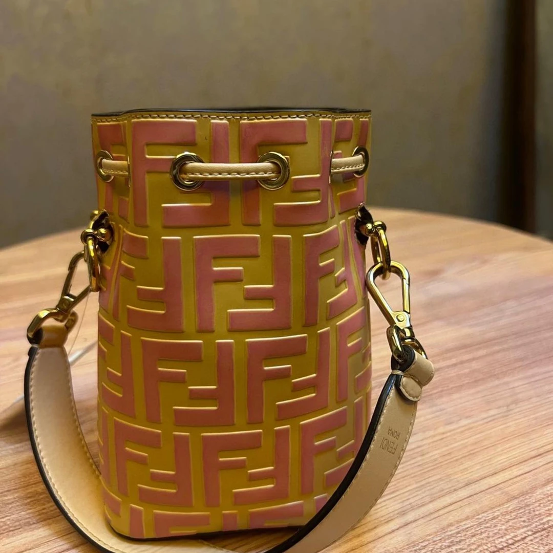 95新 芬迪手提包 21410