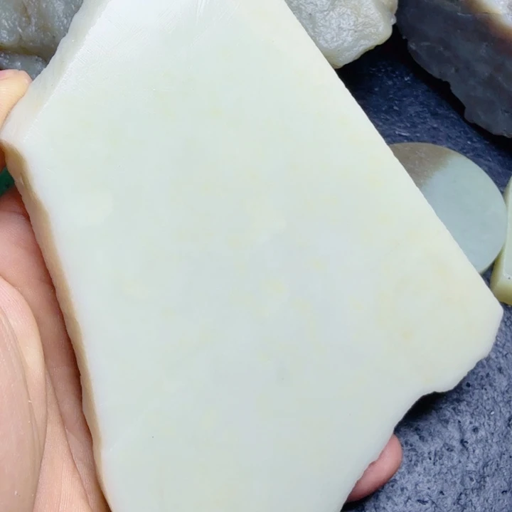 和田玉（糖玉）未镶嵌珠宝奇石