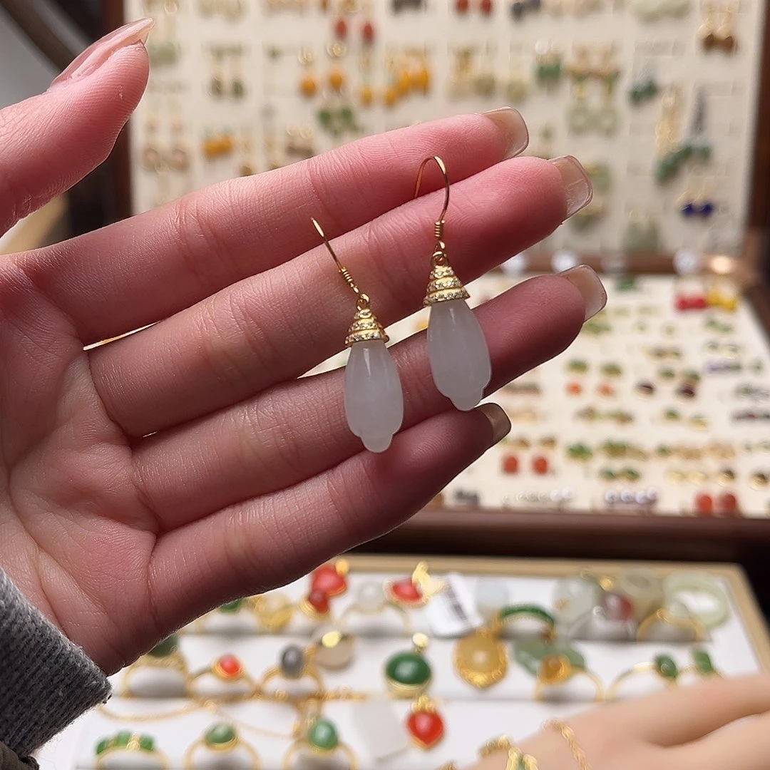 和田玉未镶嵌耳饰