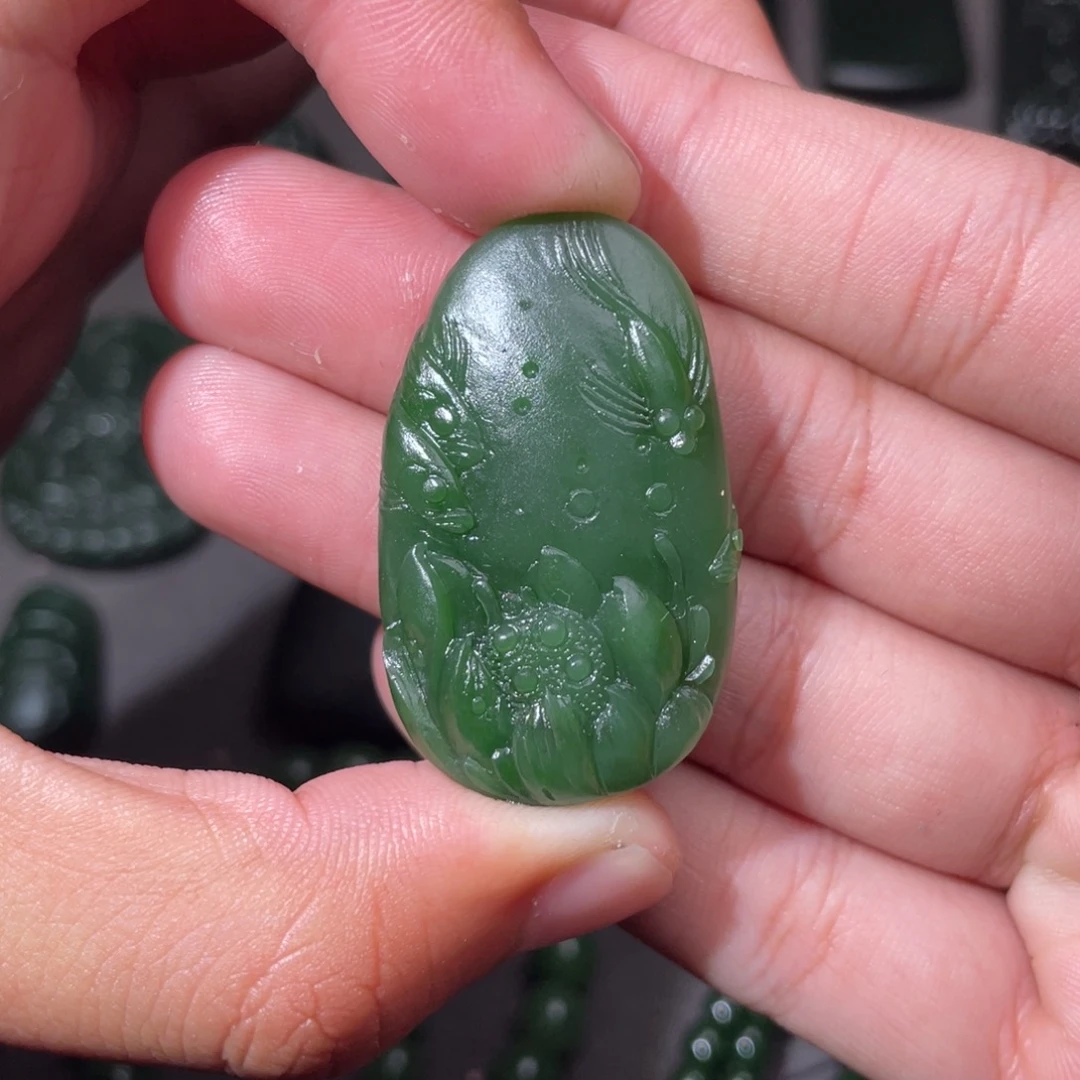 和田玉（碧玉）未镶嵌颈饰定制