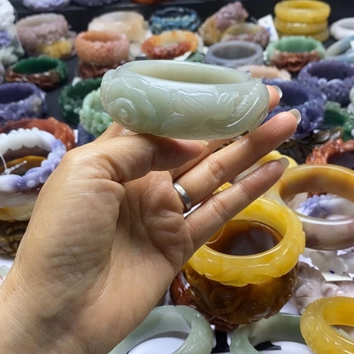 石英质玉手镯未镶嵌