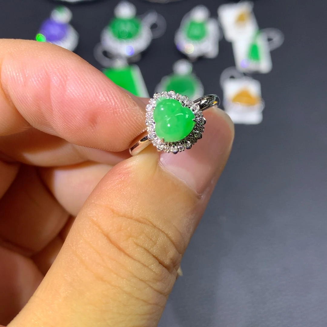 翡翠戒指18K金镶嵌花**天翡翠