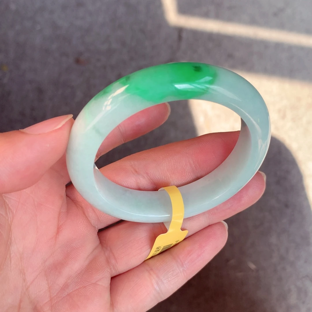 翡翠手镯未镶嵌缅甸