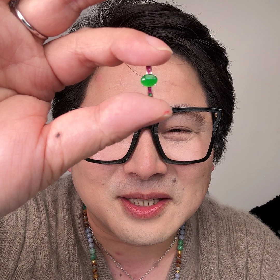 翡翠未镶嵌颈饰一件