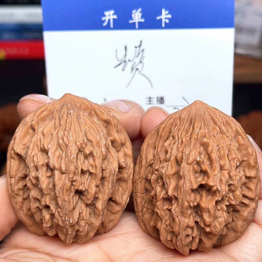 文玩核桃吊坠虎头37尺。 无刀