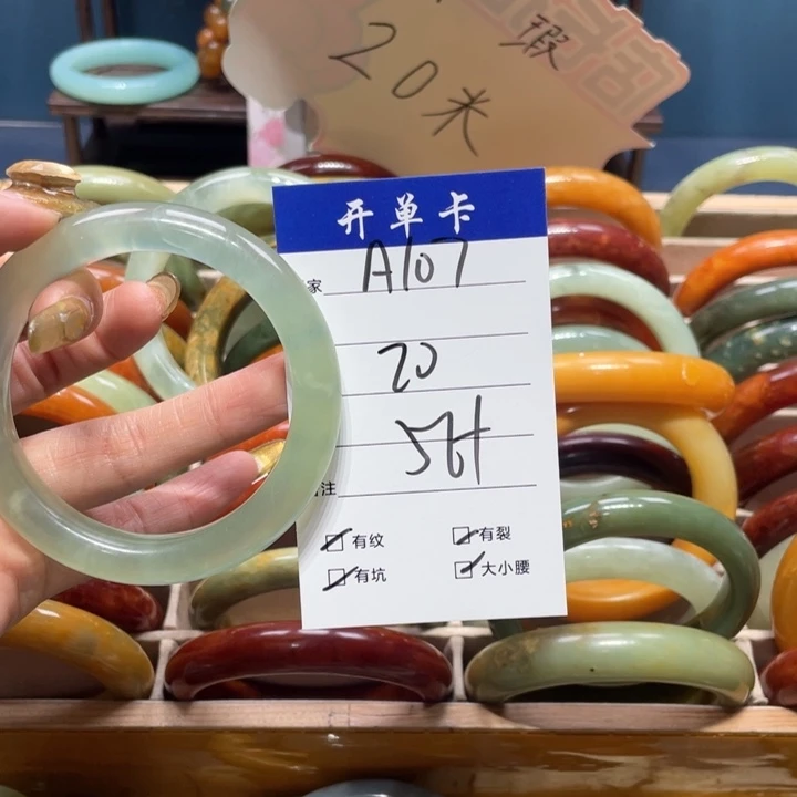 蛇纹石玉手镯未镶嵌爱****）